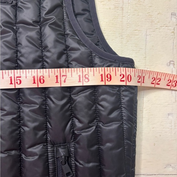 Penguin Vertical Channel Puffer Vest Black New Full Zip Lightweight Size Medium - Picture 4 of 8